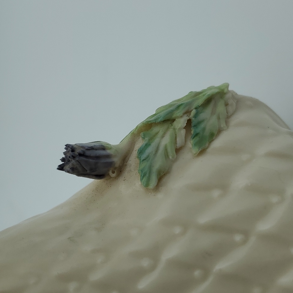 Belleek Ireland Thistle Vase / Belleek Ireland Beautiful Vintage Vase - Picture 3 of 6